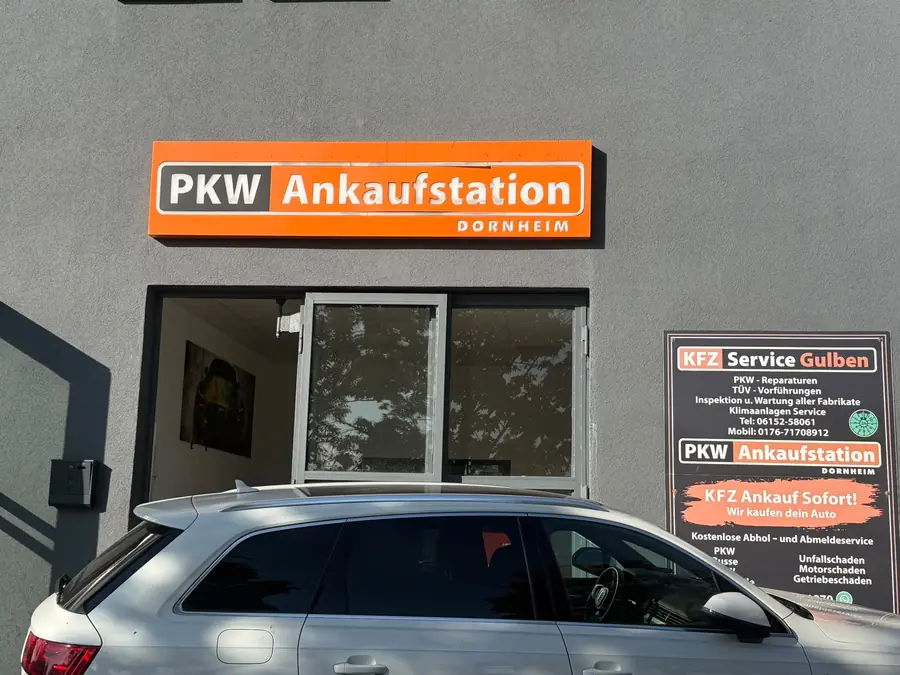 Eingang der PKW-Ankaufstation Dornheim mit Schild am Gebäude von KFZ Service Gulben